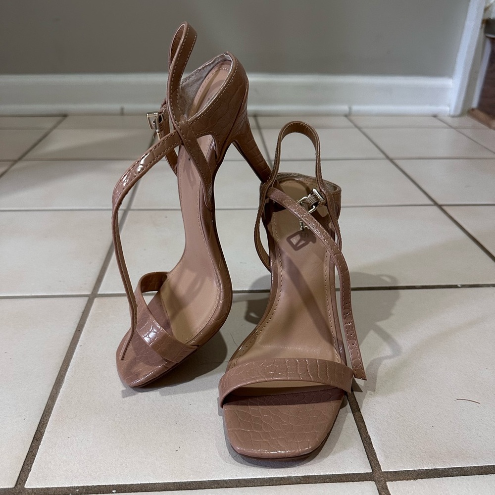Size 7 color tan